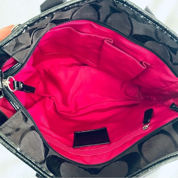 Coach Canvas Tote โ Black with Pink Interior, Stylish & Functional! ๐๐ - Picture 7 of 16